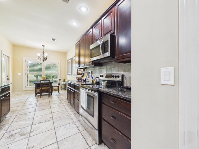 17 Valley View Rd, Batesville, AR 72501