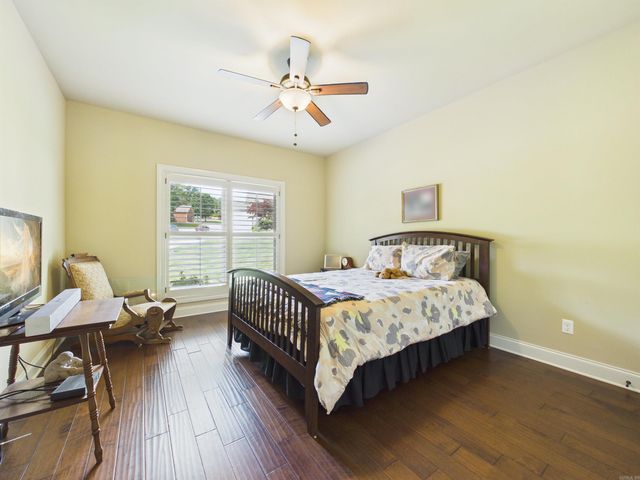 17 Valley View Rd, Batesville, AR 72501