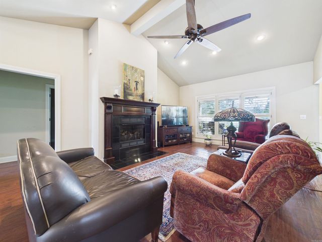 17 Valley View Rd, Batesville, AR 72501