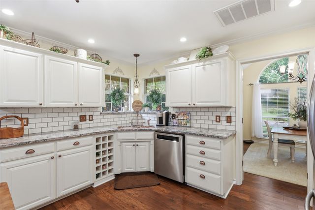 6913 Allen Place Drive, Fort Worth, TX 76116