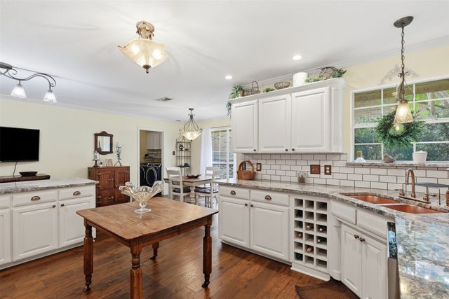 6913 Allen Place Drive, Fort Worth, TX 76116