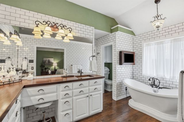 6913 Allen Place Drive, Fort Worth, TX 76116