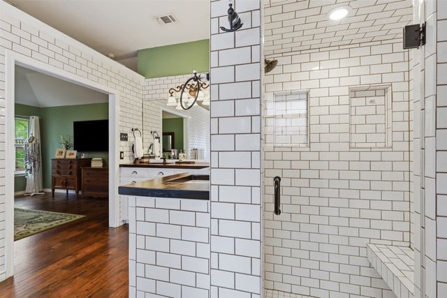 6913 Allen Place Drive, Fort Worth, TX 76116
