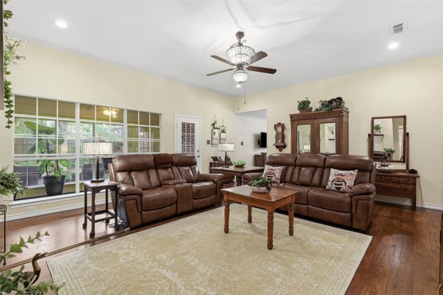 6913 Allen Place Drive, Fort Worth, TX 76116