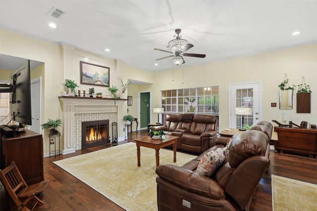 6913 Allen Place Drive, Fort Worth, TX 76116