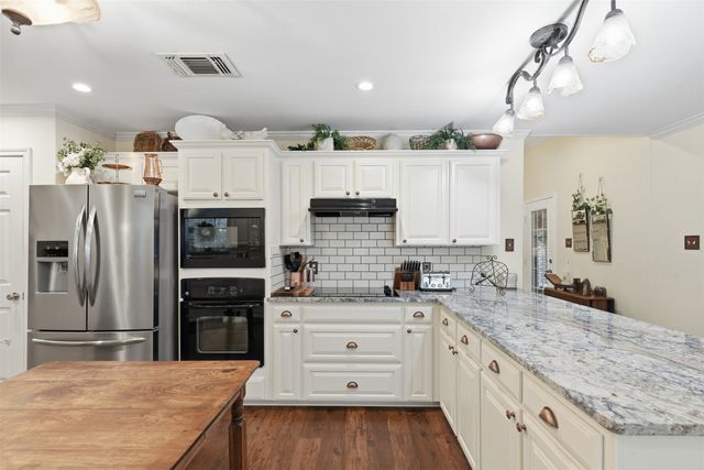 6913 Allen Place Drive, Fort Worth, TX 76116