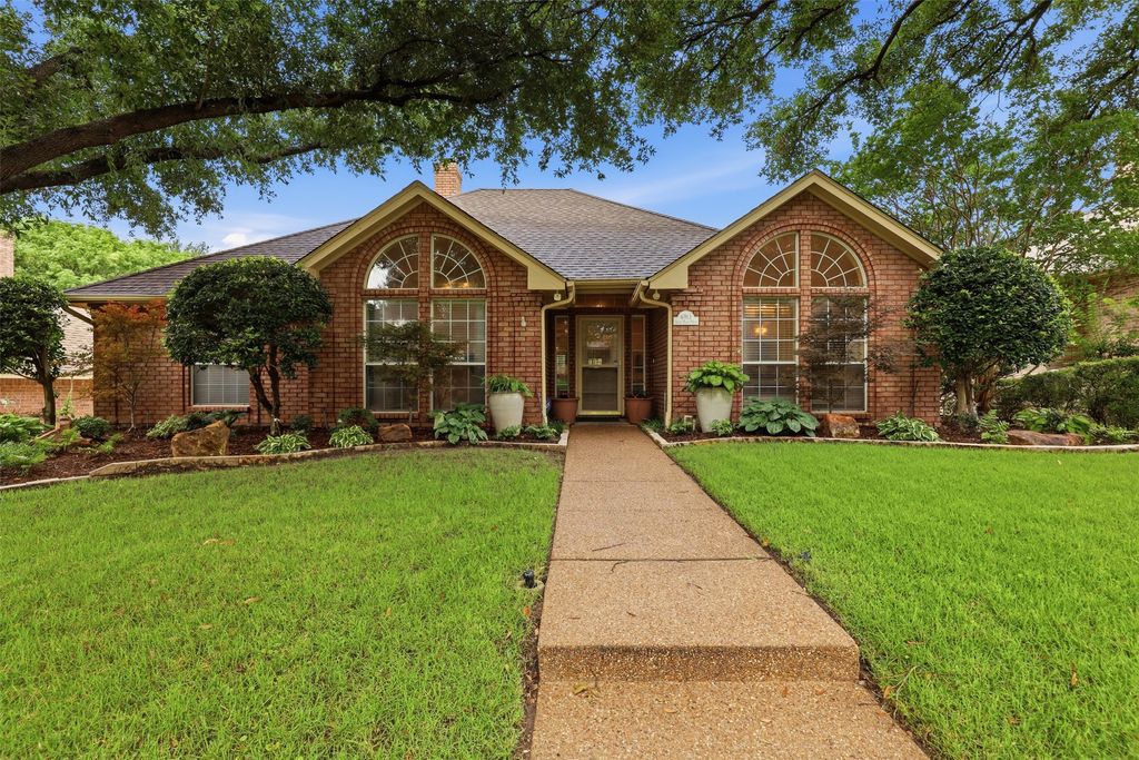 6913 Allen Place Drive, Fort Worth, TX 76116