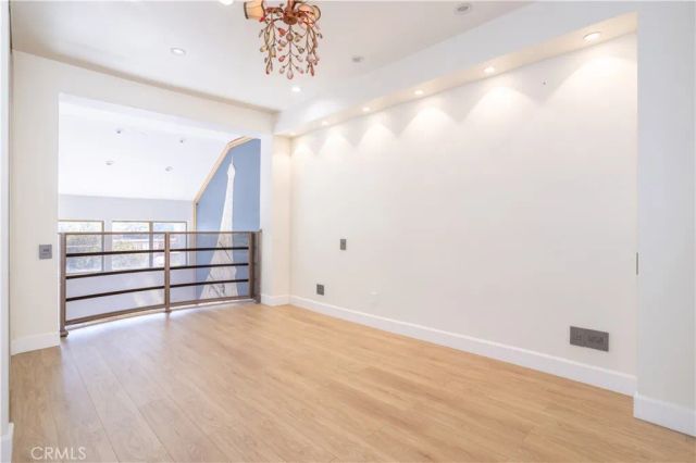 13331 Moorpark Street 319, Sherman Oaks, CA 91423