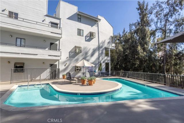 13331 Moorpark Street 319, Sherman Oaks, CA 91423