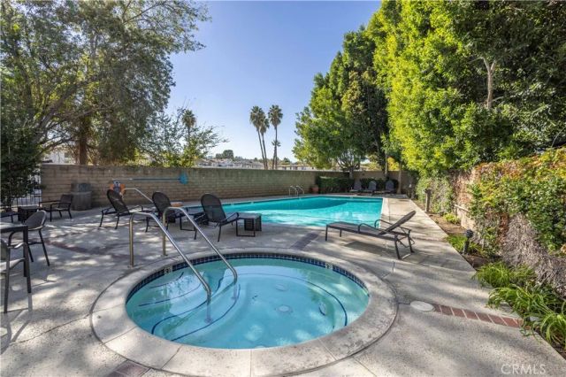 13331 Moorpark Street 319, Sherman Oaks, CA 91423