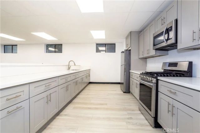 13331 Moorpark Street 319, Sherman Oaks, CA 91423