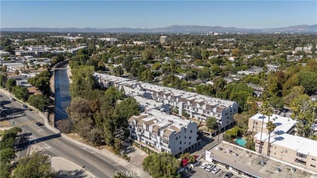 13331 Moorpark Street 319, Sherman Oaks, CA 91423