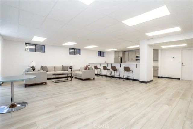 13331 Moorpark Street 319, Sherman Oaks, CA 91423