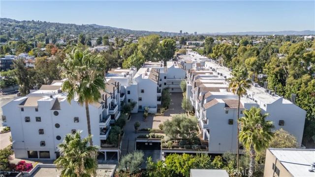 13331 Moorpark Street 319, Sherman Oaks, CA 91423