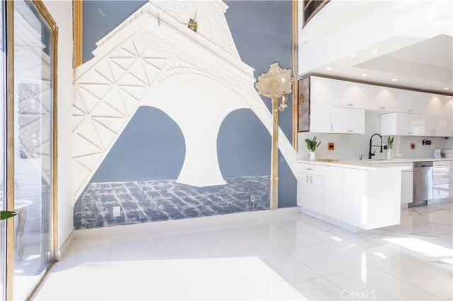 13331 Moorpark Street 319, Sherman Oaks, CA 91423