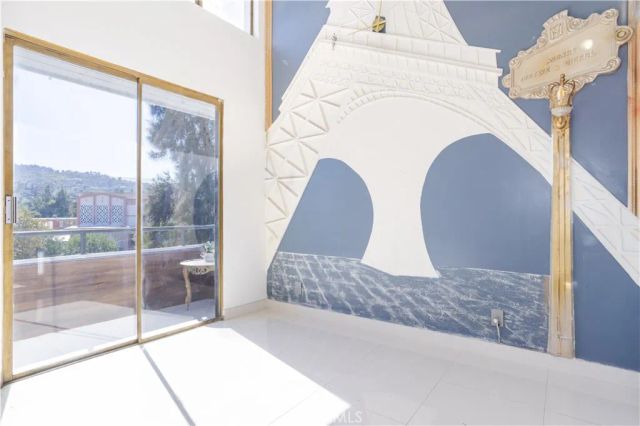 13331 Moorpark Street 319, Sherman Oaks, CA 91423