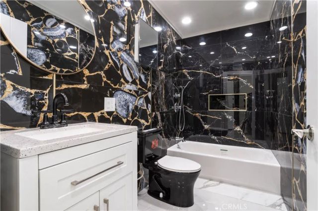 13331 Moorpark Street 319, Sherman Oaks, CA 91423