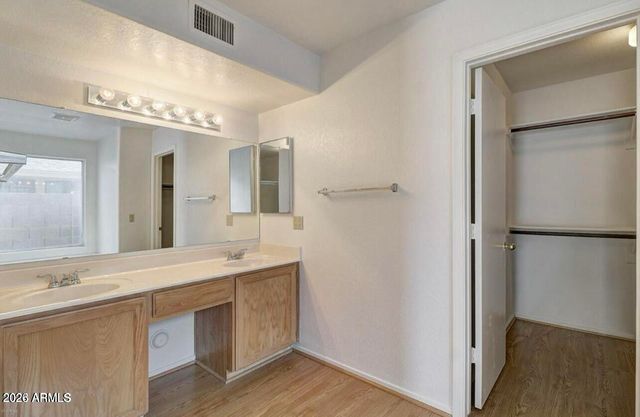 8834 W MICHELLE Drive, Peoria, AZ 85382