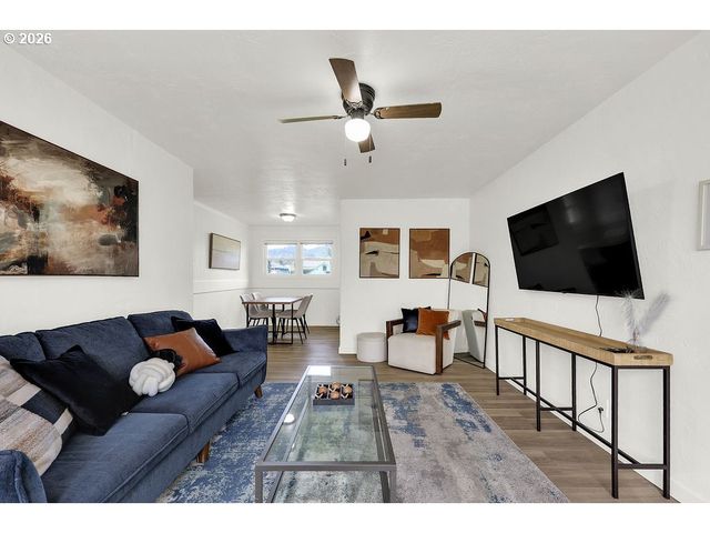 3227 PARTRIDGE Way, Springfield, OR 97477