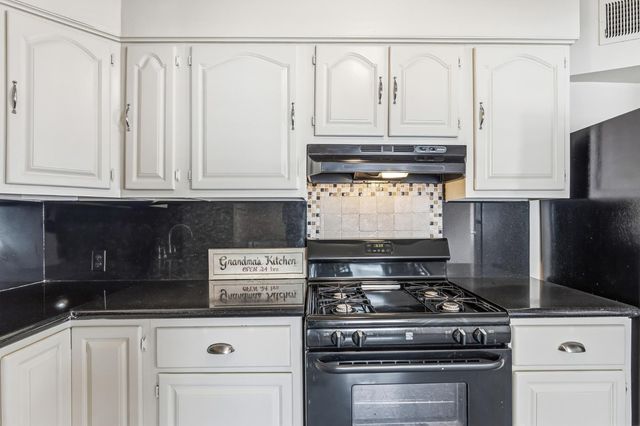 9427 N 1st Avenue, Phoenix, AZ 85021