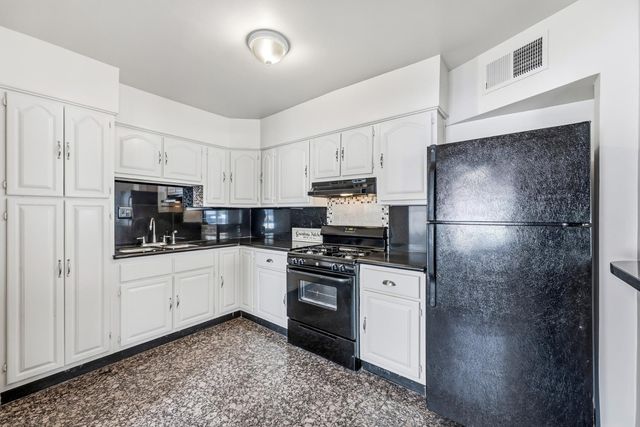 9427 N 1st Avenue, Phoenix, AZ 85021