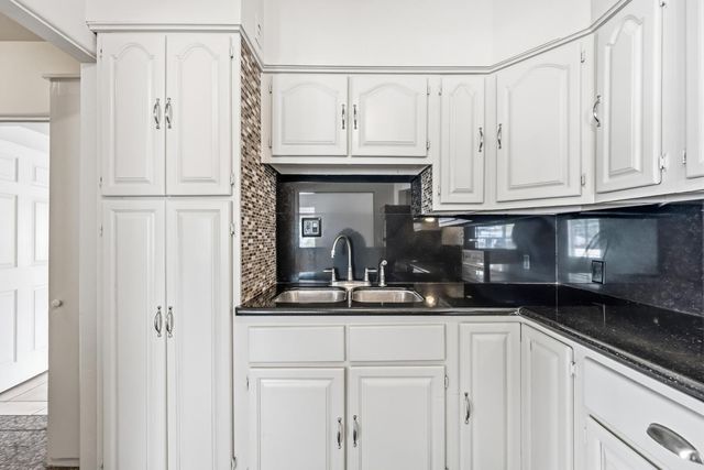 9427 N 1st Avenue, Phoenix, AZ 85021