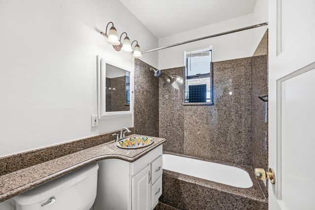 9427 N 1st Avenue, Phoenix, AZ 85021