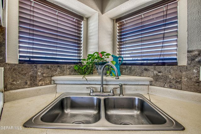 457 VON BARGEN Drive, Horizon City, TX 79928