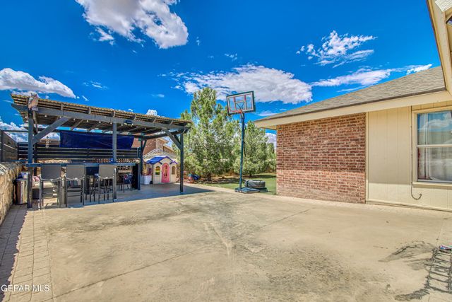 457 VON BARGEN Drive, Horizon City, TX 79928