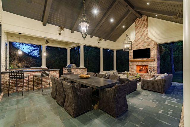 14 Peony Springs Court, The Woodlands, TX 77382
