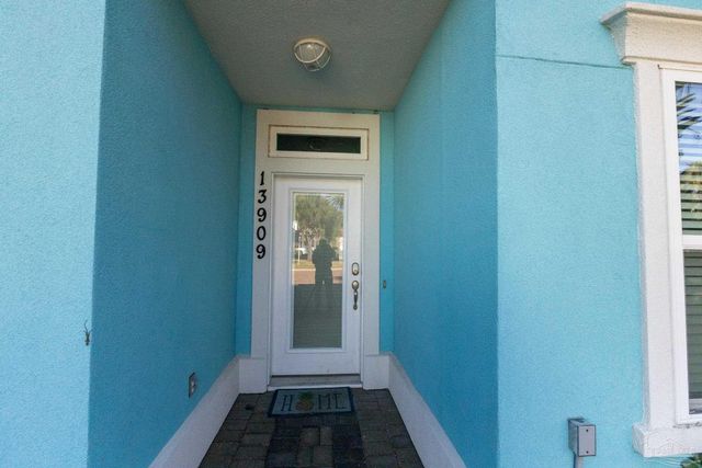 13909 Del Rio Dr, Pensacola, FL 32507