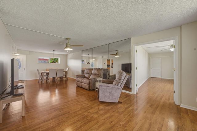 9720 S Hollybrook Lake Drive 205, Pembroke Pines, FL 33025