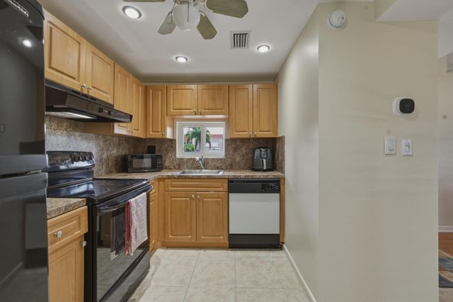 9720 S Hollybrook Lake Drive 205, Pembroke Pines, FL 33025