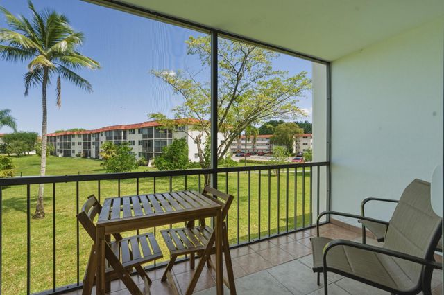 9720 S Hollybrook Lake Drive 205, Pembroke Pines, FL 33025