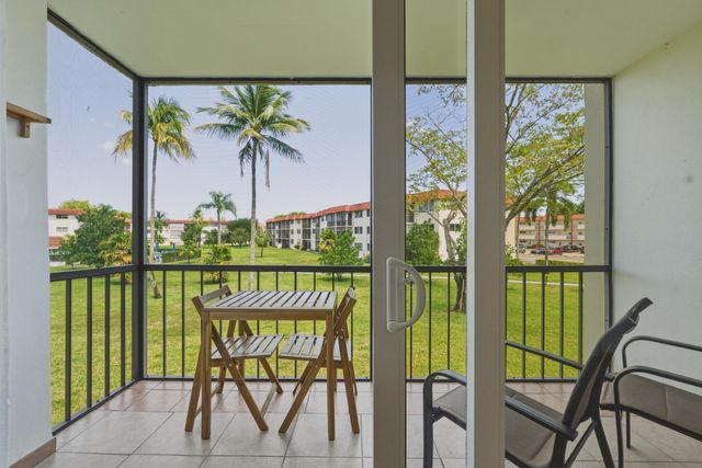 9720 S Hollybrook Lake Drive 205, Pembroke Pines, FL 33025