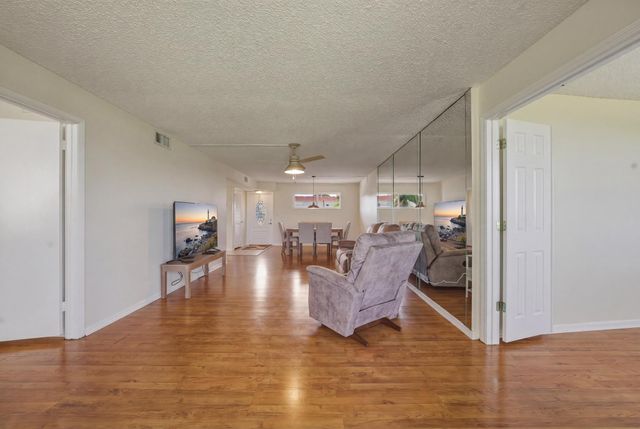 9720 S Hollybrook Lake Drive 205, Pembroke Pines, FL 33025