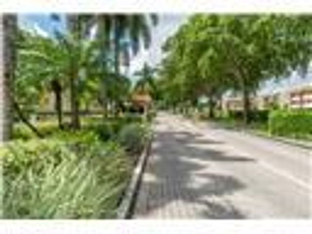 9720 S Hollybrook Lake Drive 205, Pembroke Pines, FL 33025