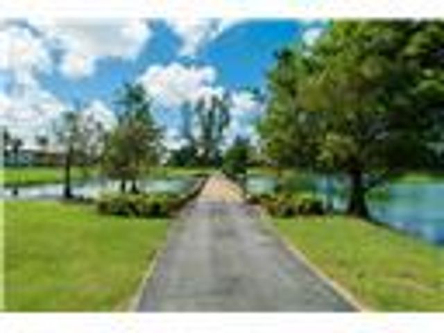 9720 S Hollybrook Lake Drive 205, Pembroke Pines, FL 33025