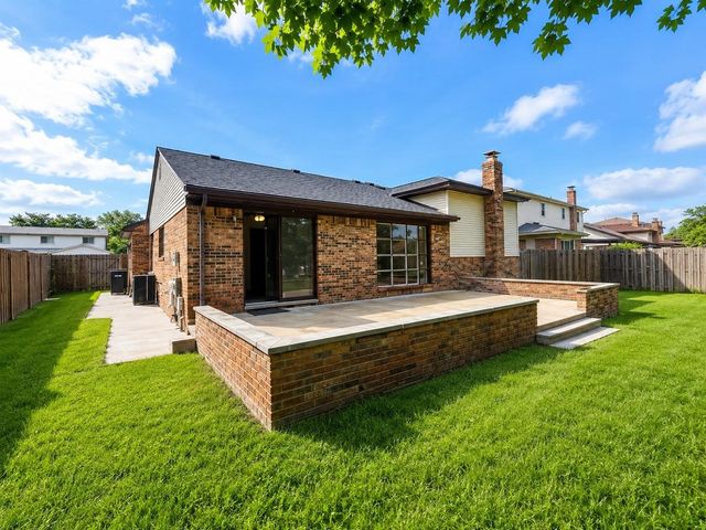 36730 Engleside Drive, Sterling Heights, MI 48310