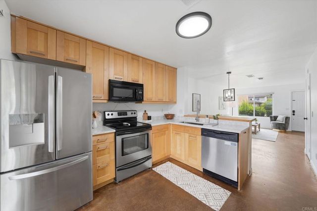 10102 Peaceful Court, Santee, CA 92071