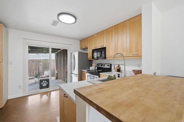 10102 Peaceful Court, Santee, CA 92071