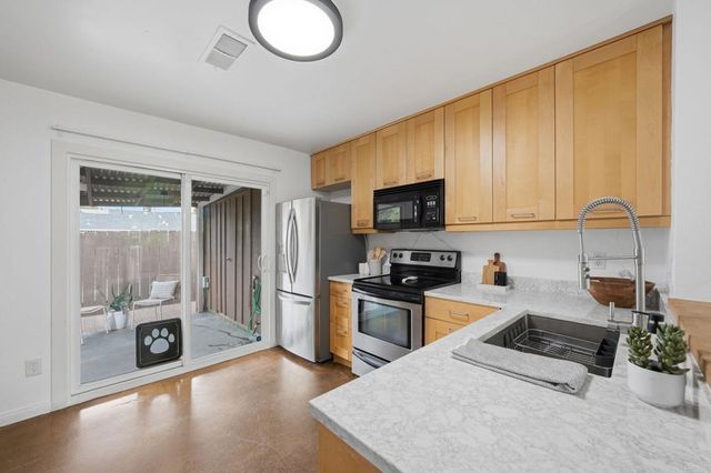 10102 Peaceful Court, Santee, CA 92071