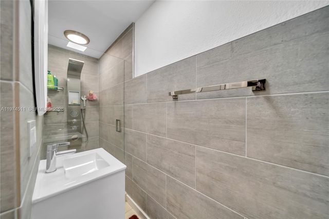 1540 W 42nd Place C, Hialeah, FL 33012