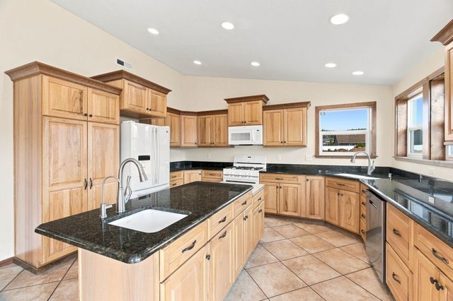 9809 E Upriver Dr, Spokane, WA 99206