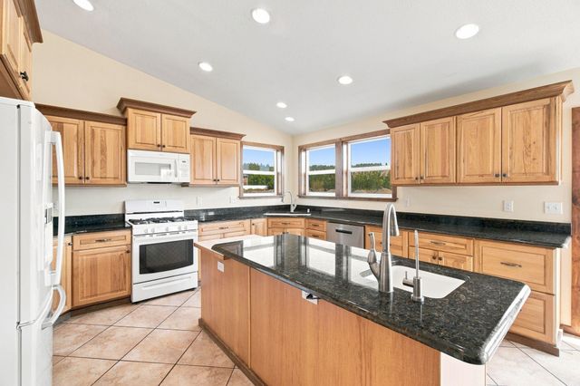 9809 E Upriver Dr, Spokane, WA 99206