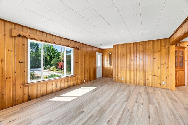 9809 E Upriver Dr, Spokane, WA 99206