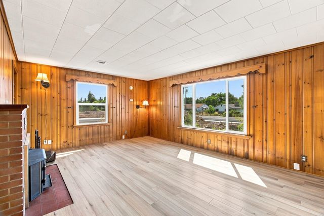 9809 E Upriver Dr, Spokane, WA 99206