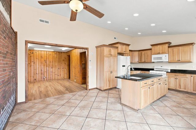 9809 E Upriver Dr, Spokane, WA 99206