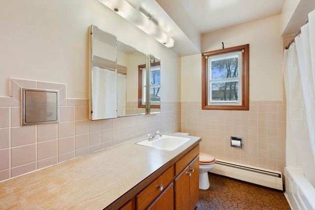 1319 7th Lane, Anoka, MN 55303