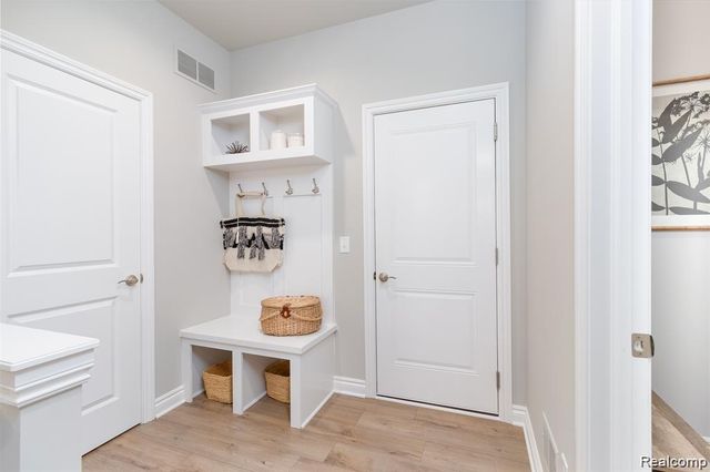 3911 Chatham Place 104, Brighton Township, MI 48114